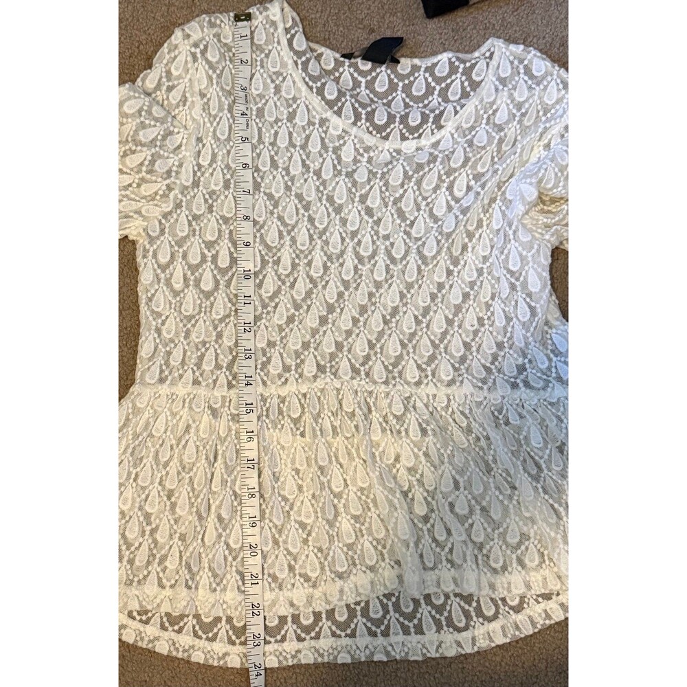 H&M woman’s size Medium white lace long sleeve peplum top